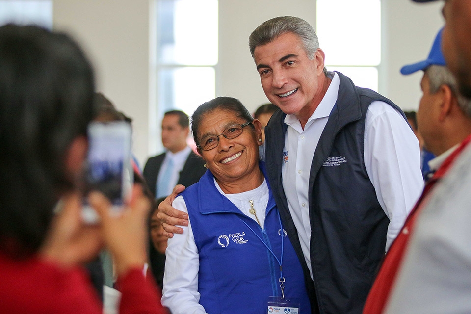 Tony Gali convive con familias de migrantes radicados en Los Ángeles