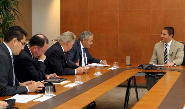 RMV se reúne con directivos de Fundación BBVA Bancomer; becan a más de 3 mil poblanos