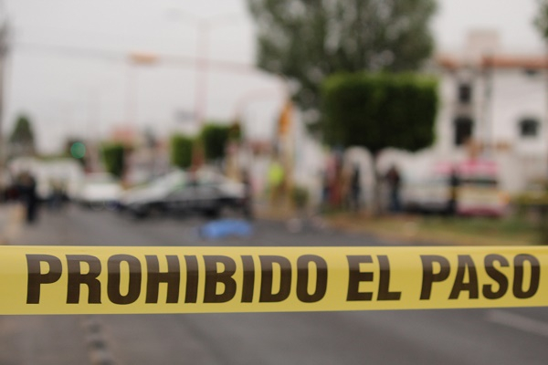 Menor muere tras volcarse taxi en la carretera federal a Amozoc