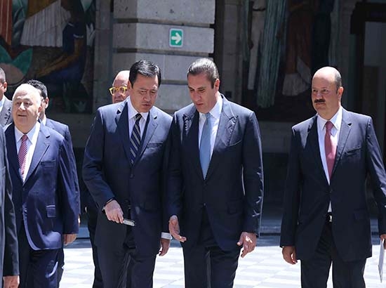RMV asiste a firma de convenio Segob-SEP a favor de justicia penal