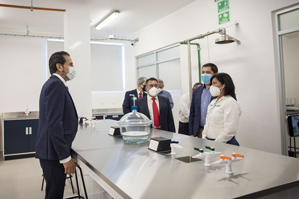 BUAP: Esparza Ortiz inauguró nuevo edificio de tres niveles en el Complejo Regional Centro