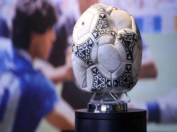 La increíble historia del balón de la “Mano de Dios” de Maradona