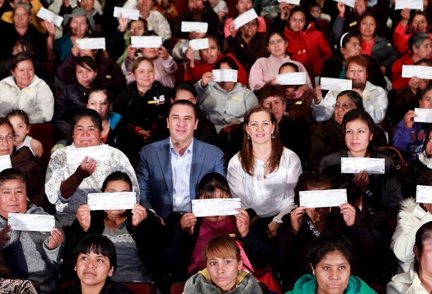 RMV anuncia apoyos por mil mdp en créditos a mujeres emprendedoras