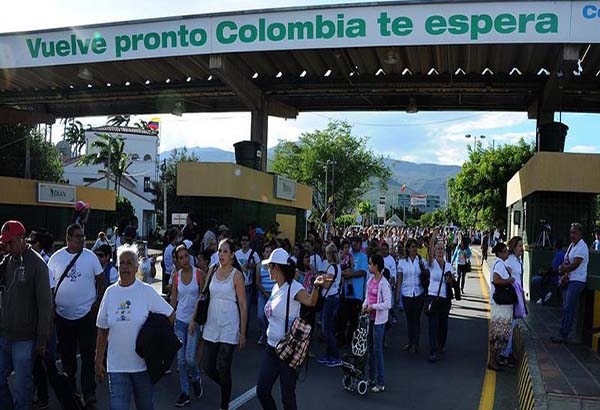 Miles de venezolanos cruzan frontera hacia Colombia en busca de alimentos y medicinas