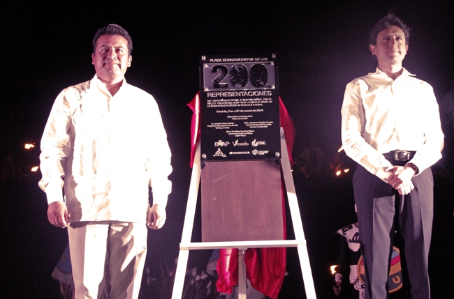 Develan placa por las 200 representaciones del Ritual a Quetzalcóatl