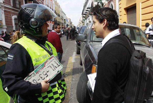 Tránsito de Puebla cobrará multas con cargo a tarjetas bancarias