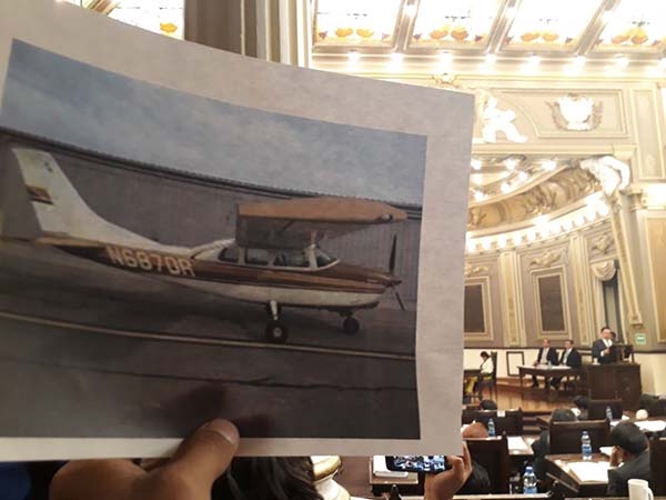Diputado de Morena tiene aeronave privada, acusan en el Congreso de Puebla