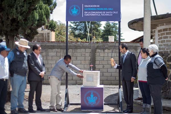 BUAP: Esparza Ortiz coloca la primera piedra de un nuevo centro comunitario Kali