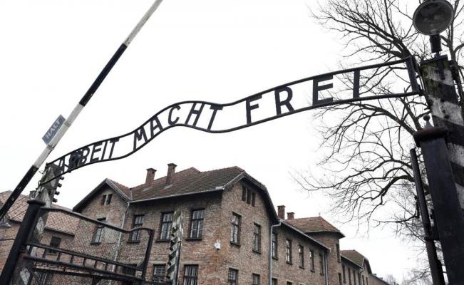 Hallan frascos con restos de judíos masacrados por nazis