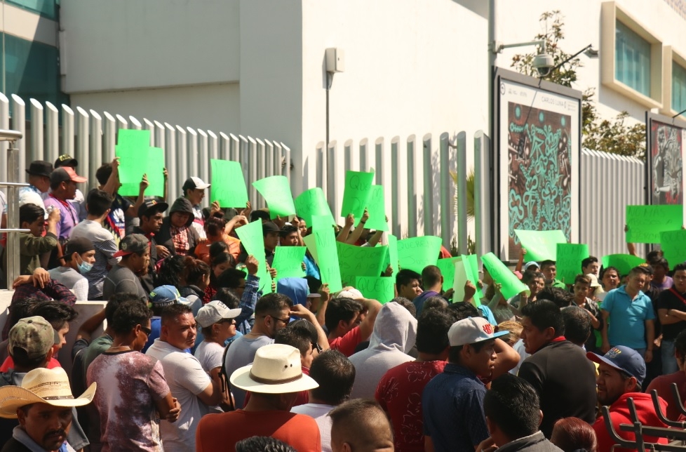 Comerciantes del mercado Morelos protestan en FGE; acusan detención arbitraria de su líder