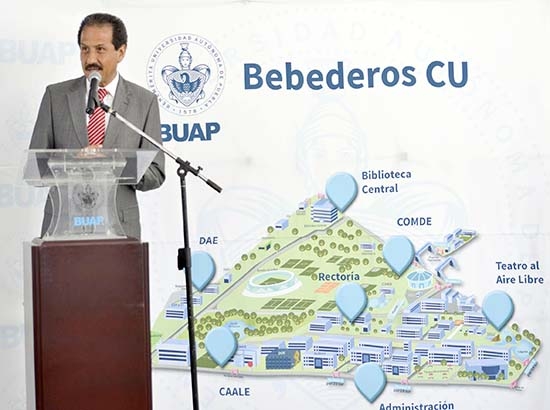 Rector de la BUAP inaugura primer bebedero de agua potable en C.U.