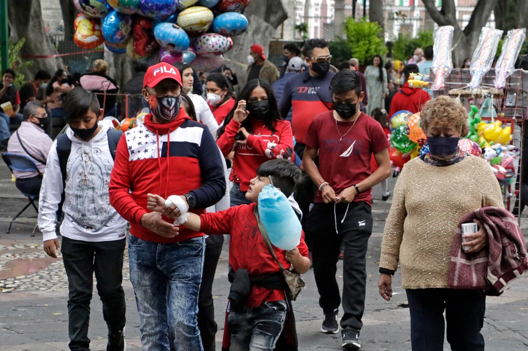 Hay casi 2 mil casos activos de COVID en Puebla; 19 en población escolar