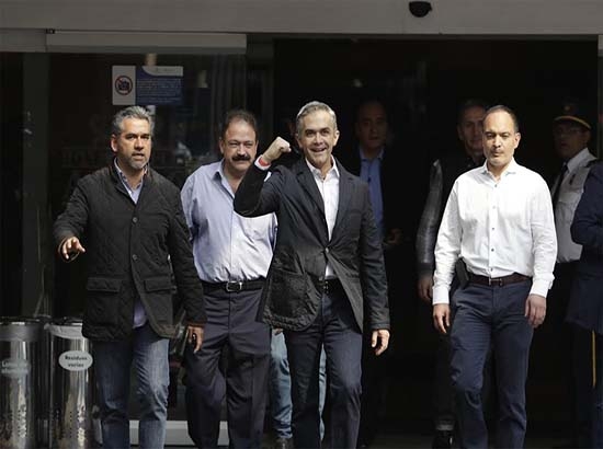 Miguel Ángel Mancera abandona el hospital