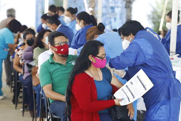 Del 18 al 20 de junio vacuna COVID para 40 y más en 30 municipios del sur-poniente de Puebla