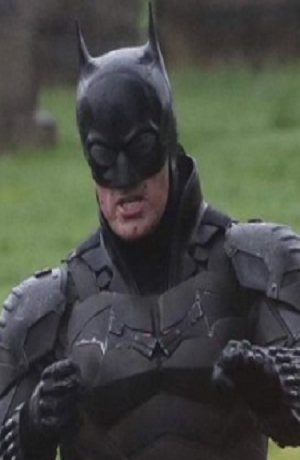 Filtran imagen de Pattinson en vestuario completo de Batman