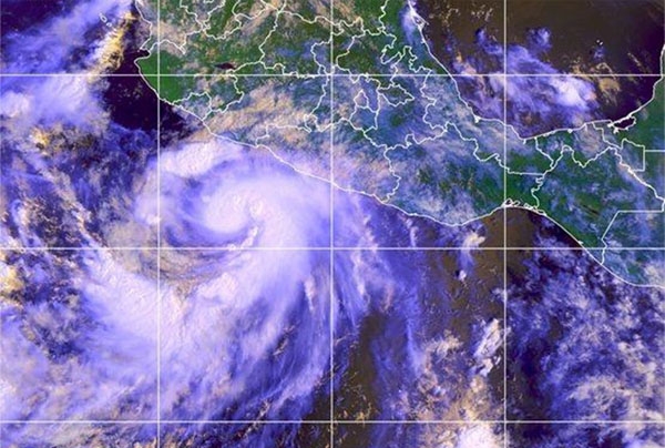 Tormenta Polo reanuda trayectoria en el Pacífico hacia el noroeste