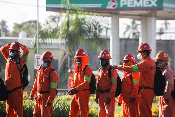 Despiden de Dos Bocas a obreros “rijosos”