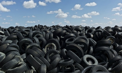 Laboratorio de EU recicla llantas para cargar baterías de automóviles