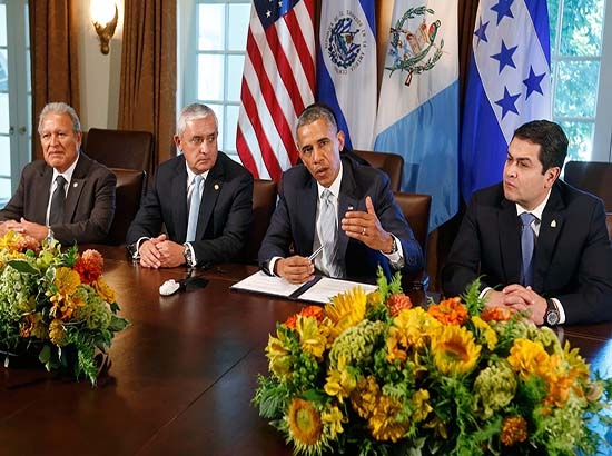 Obama amenaza a presidentes centroamericanos con deportaciones de niños migrantes