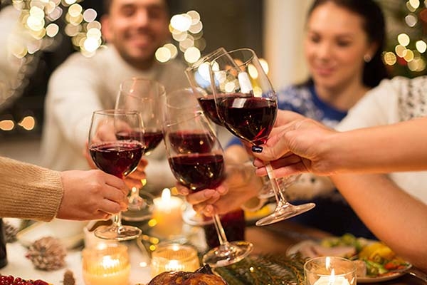 Evita decir estos “cumplidos” en las fiestas decembrinas