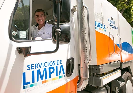 Alcalde de Puebla entrega 14 unidades para tareas de limpieza y recolección de residuos