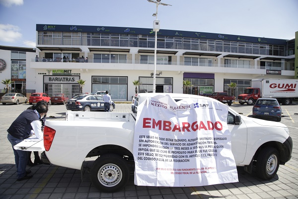 FOTOS: SAT embarga plaza comercial de la familia de José Juan Espinosa