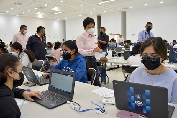 Rectora de la BUAP supervisa aplicación del examen general de admisión 2022