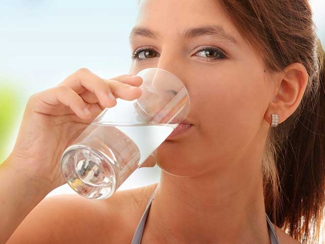Dos vasos de agua te hacen perder peso