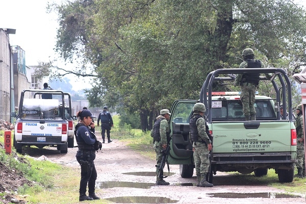 Huachicoleros enfrentan a soldados en Texmelucan