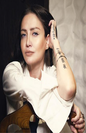 Celia Lora comparte sexy postal en Instagram