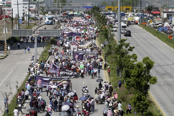 Vecinos de Chalchihuapan y otras juntas auxiliares marchan en la Vía Atlixcáyotl