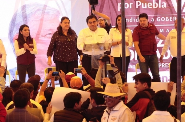 Miguel Barbosa llama “estúpido” al Instituto Electoral del Estado