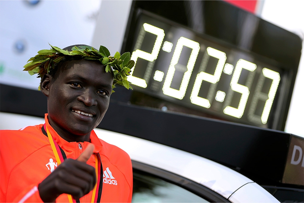 Dennis Kimetto impuso nuevo récord mundial de maratón en Berlín
