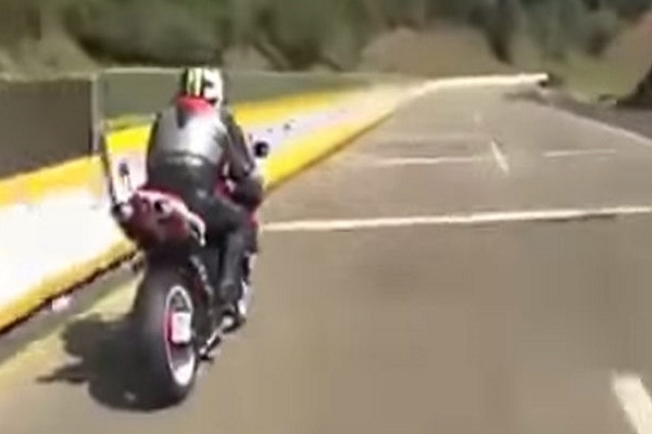 VIDEO: Captan percance y muerte de motociclista en la autopista México-Cuernavaca