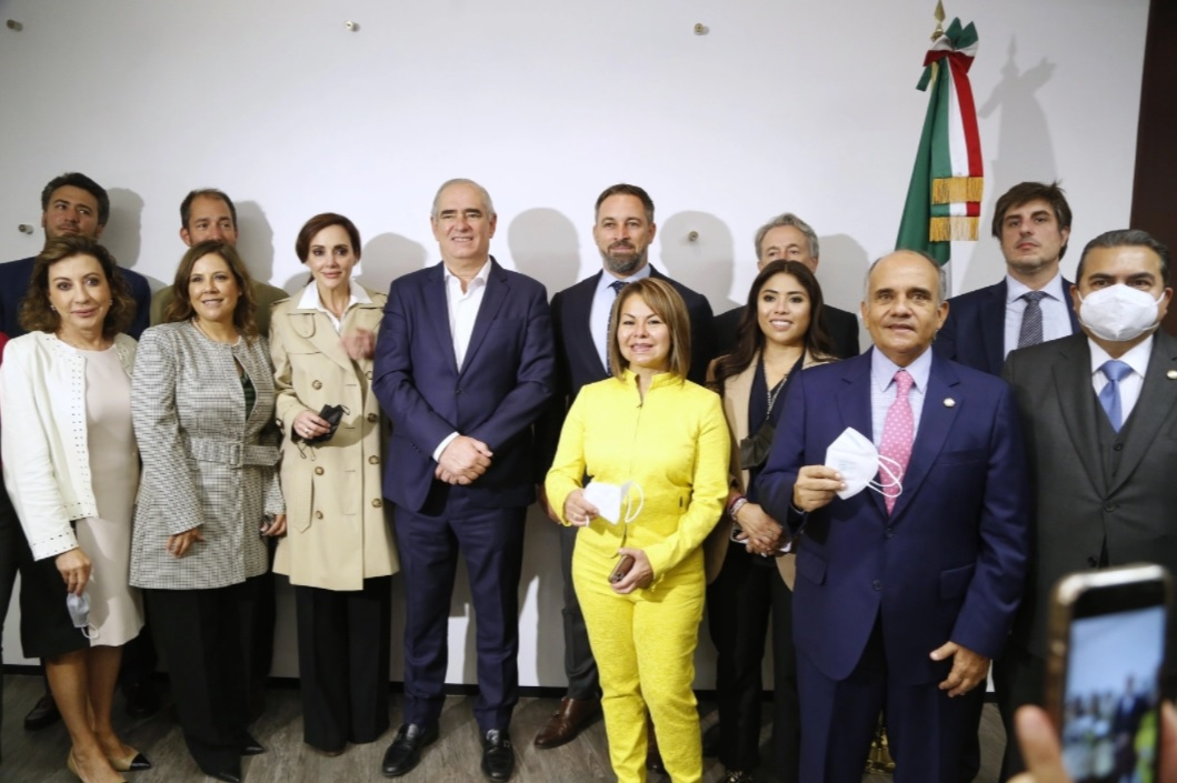 “Contra el comunismo”, senadores del PAN firman acuerdo con la ultraderecha española