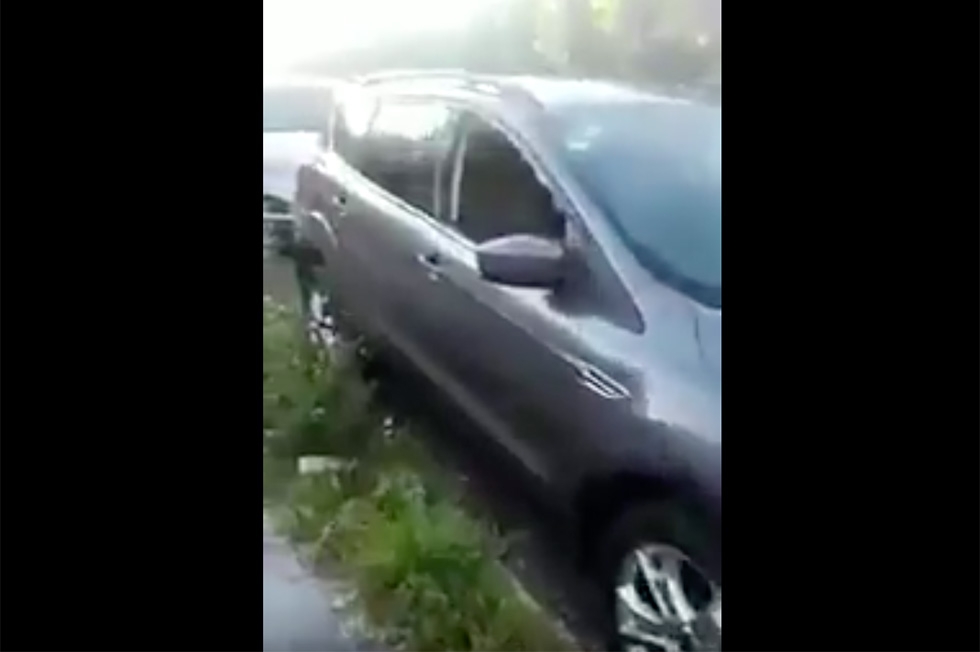 VIDEO: Denuncian cristalazos a camionetas de visitantes en el Parque del Arte