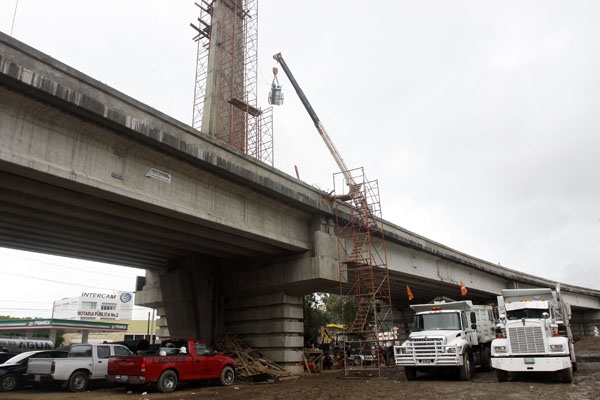 Proyectan cuatro distribuidores viales más en Puebla capital