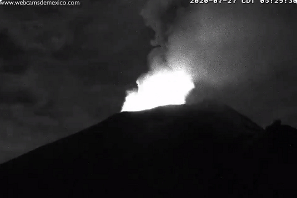 Popocatépetl lanzó material incandescente