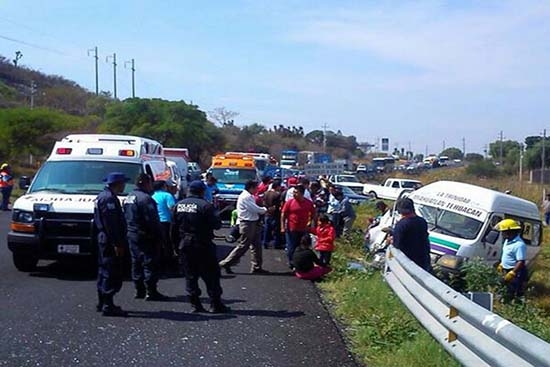 Choque en Tehuacán deja al menos 24 heridos, entre ellos 8 menores