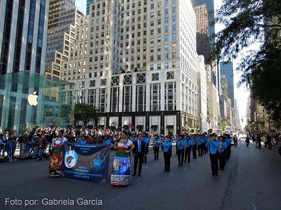 Minerva Marching Band de la BUAP, en desfile en la Quinta Avenida de NY
