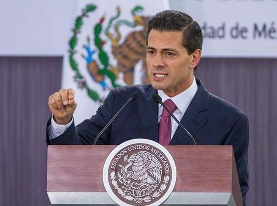 EPN a maestros: No se dejen engañar, no se privatizará la educación