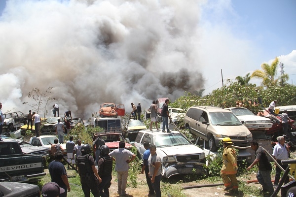 FOTOS: Incendio consumió corralón en Tehuacán