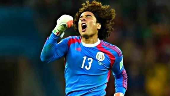 Memo Ochoa, elegido el mejor portero del Mundial por Daily Mirror