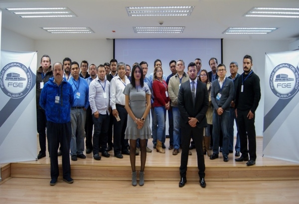 Más de 200 socios conductores de Uber se capacitan contra la delincuencia en la Fiscalía de Puebla