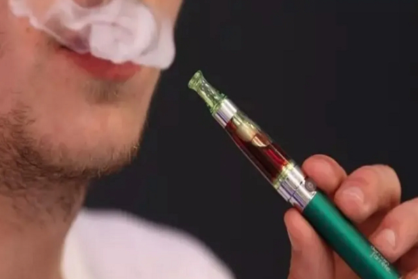 Cofepris va contra vapeadores, emite “alerta máxima”