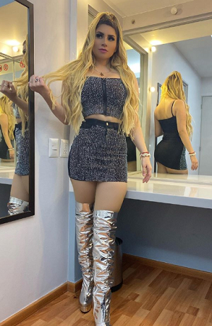 La Bebeshita se aprovecha de su belleza y batea a sus enamorados