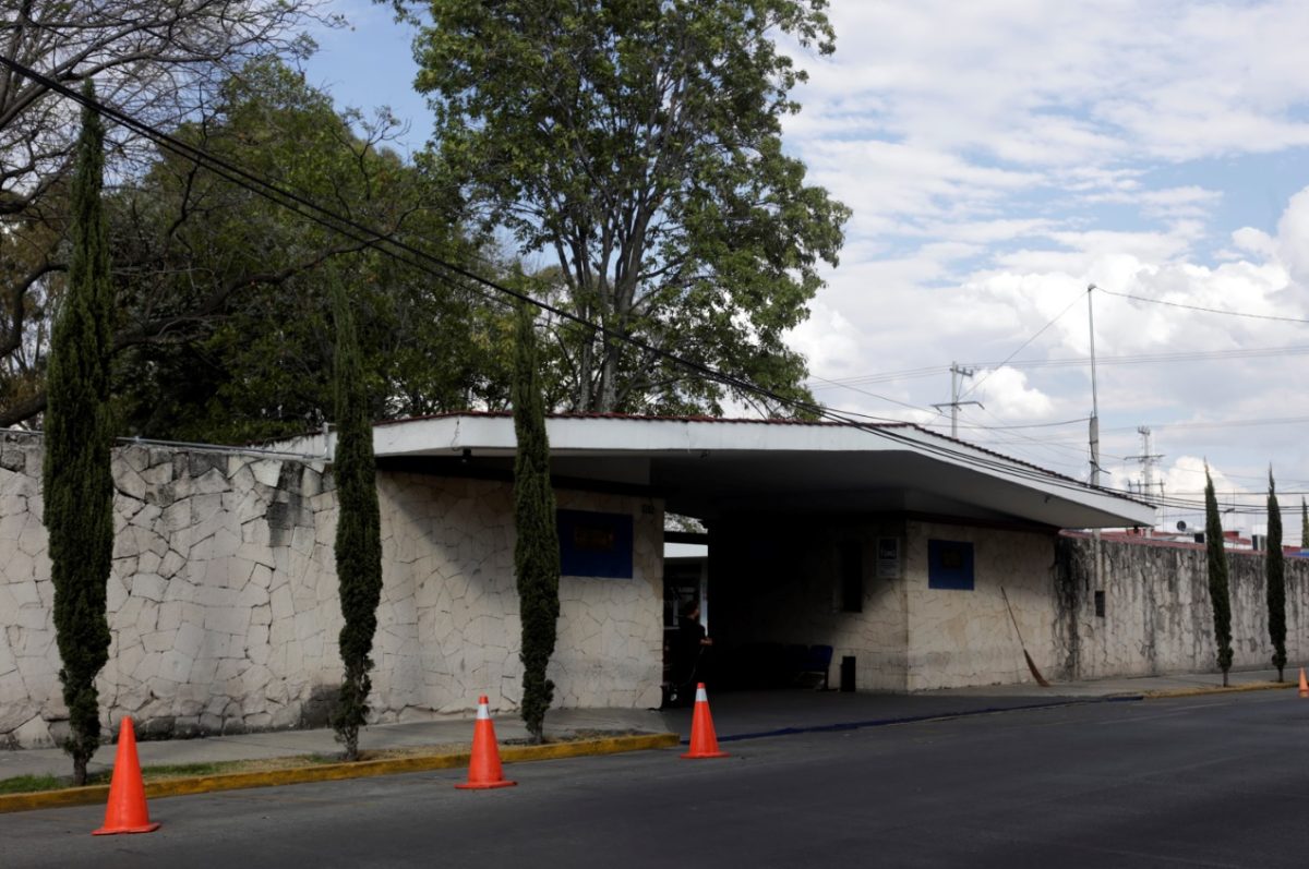 Muere trabajador sepultado al excavar tumba en Valle de los Ángeles