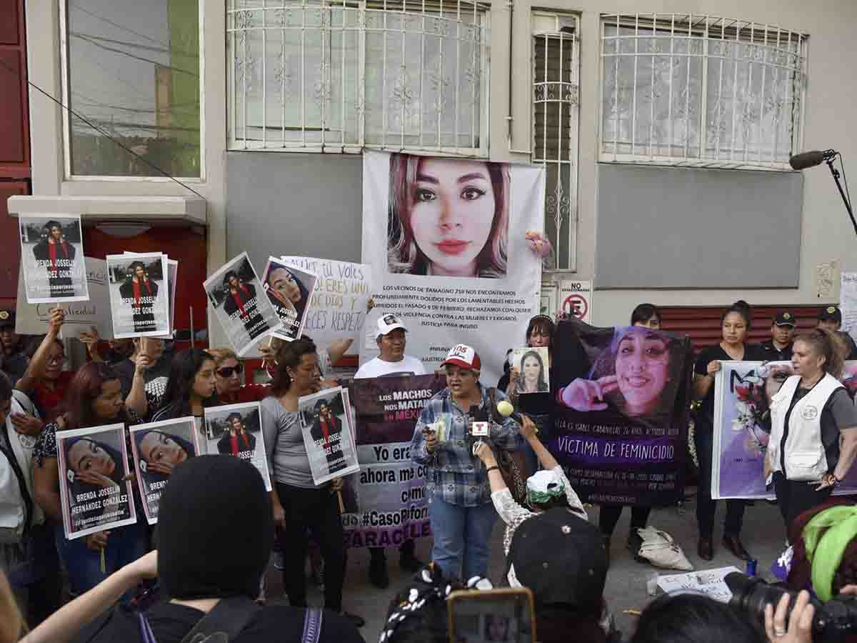 Realizan homenaje a Ingrid en el edificio donde fue asesinada