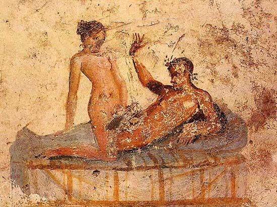 Intentan reproducir trío sexual al estilo Pompeya y los detienen