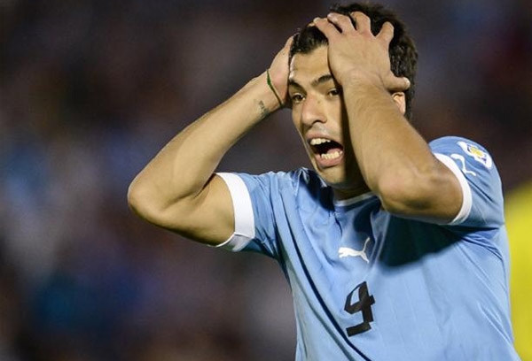 FIFA inhabilita cuatro meses a Luis Suárez por mordelón